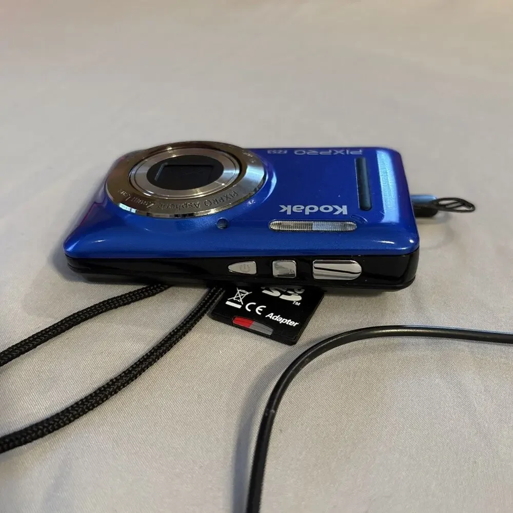 Kodak PIXPRO FZ53 5X Digital Camera 16.0MP W/ Battery, Charger, & Memory Card